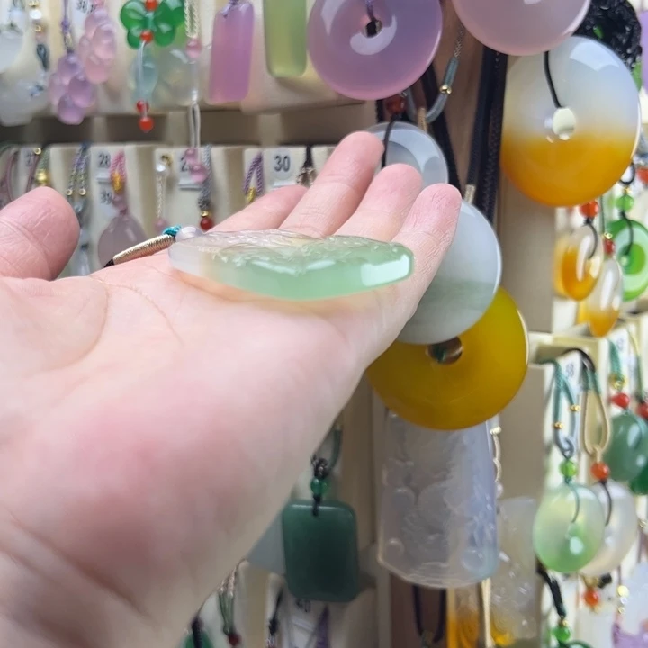 晴***。玛瑙/玉髓颈饰未镶嵌