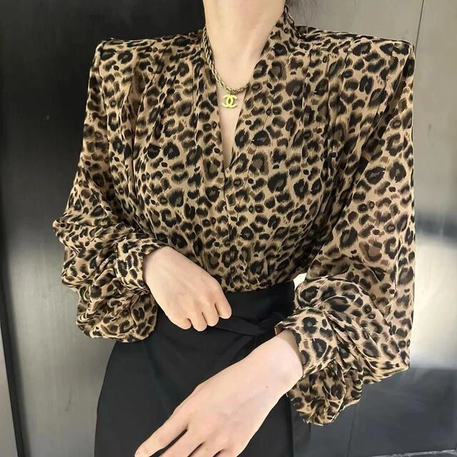 港风复古穿搭高级感御姐豹纹V领灯笼袖沙衬衫慵懒风气质显瘦上衣