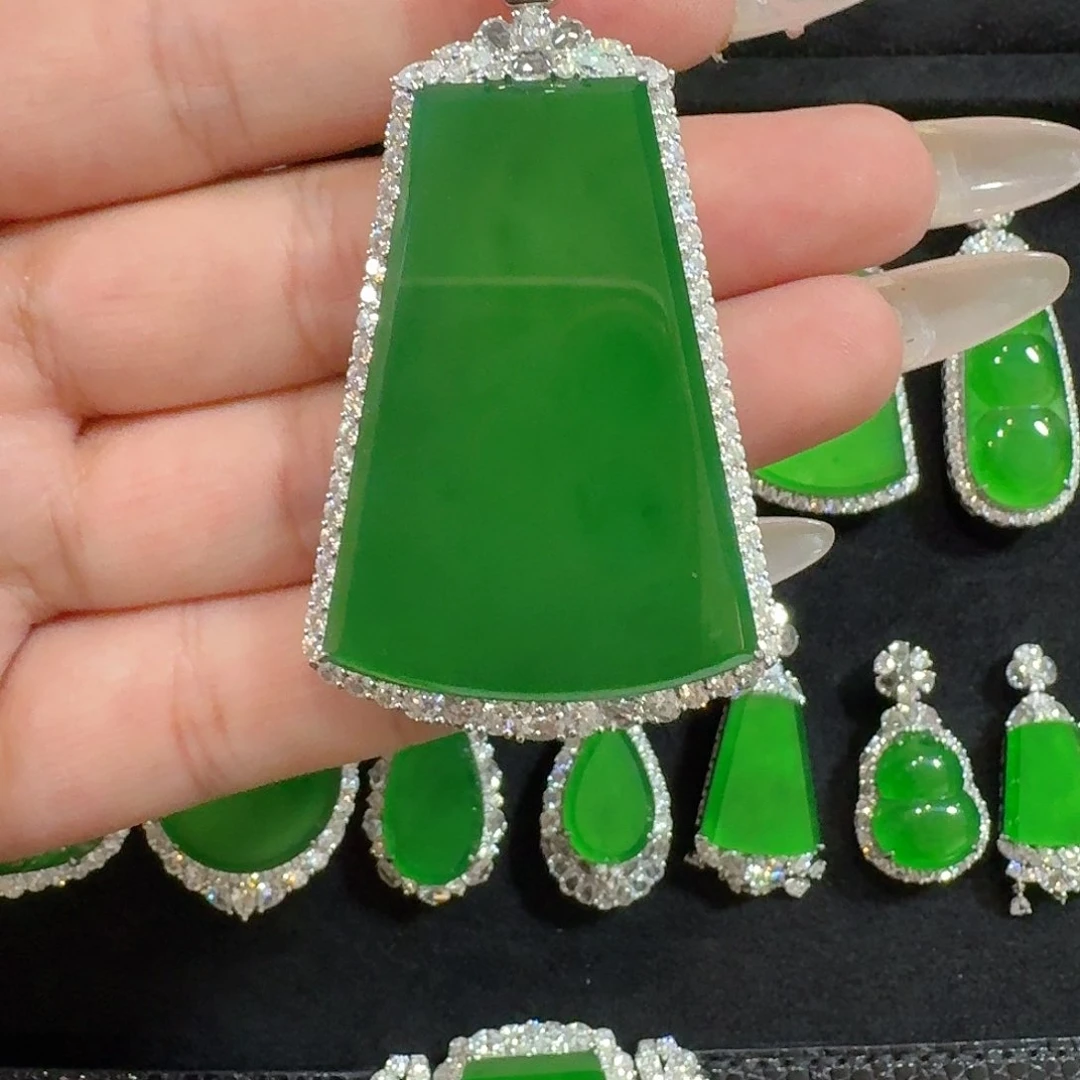 翡翠18K金镶嵌吊坠(不含链)无事牌