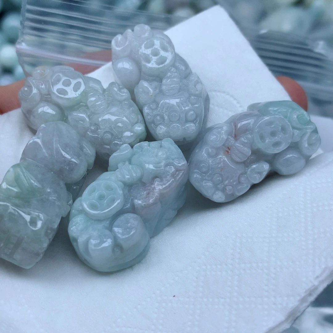 颈饰足铂镶嵌翡翠翡翠