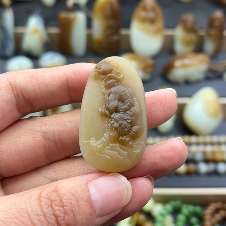 和田玉未镶嵌颈饰定制