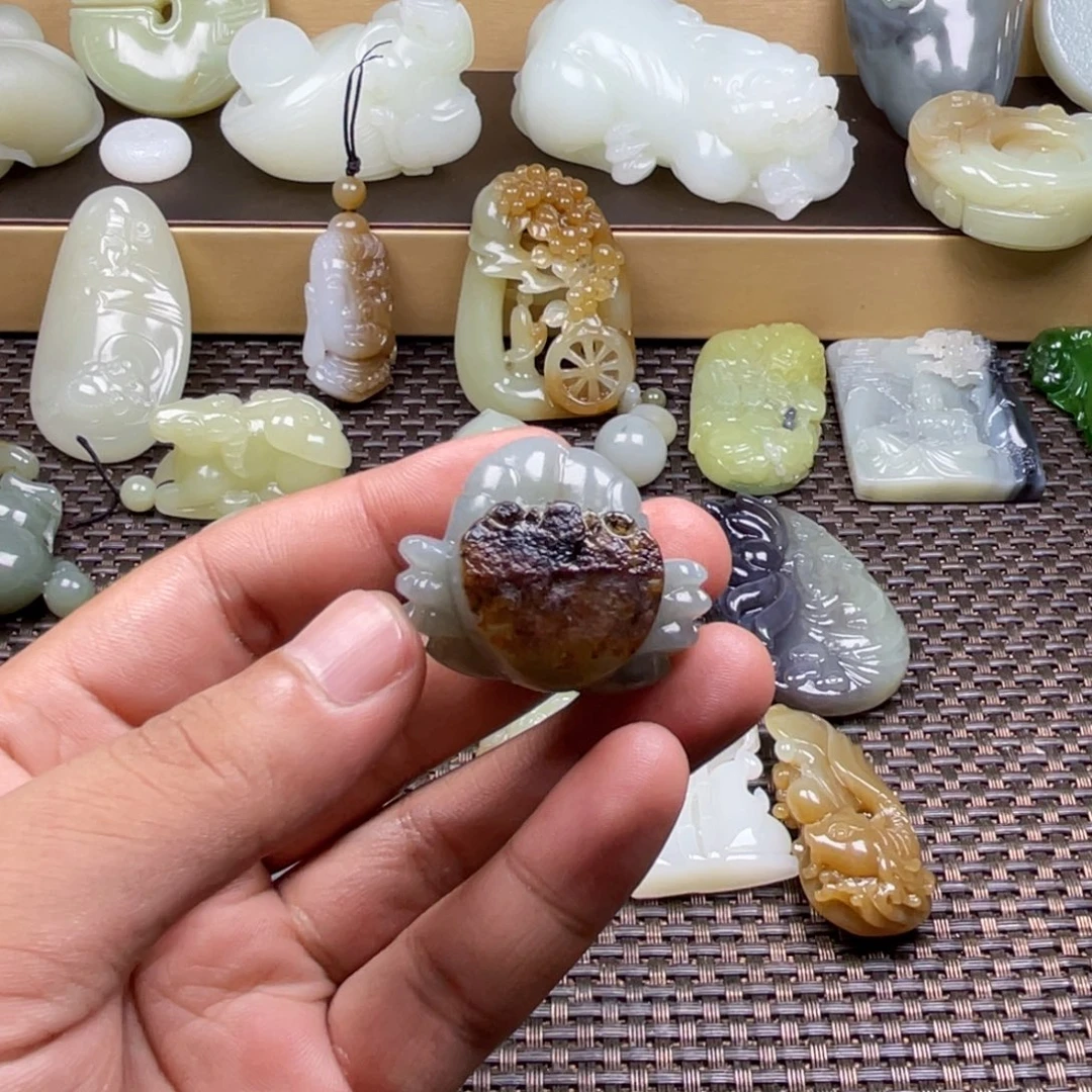 镜***花颈饰未镶嵌和田玉