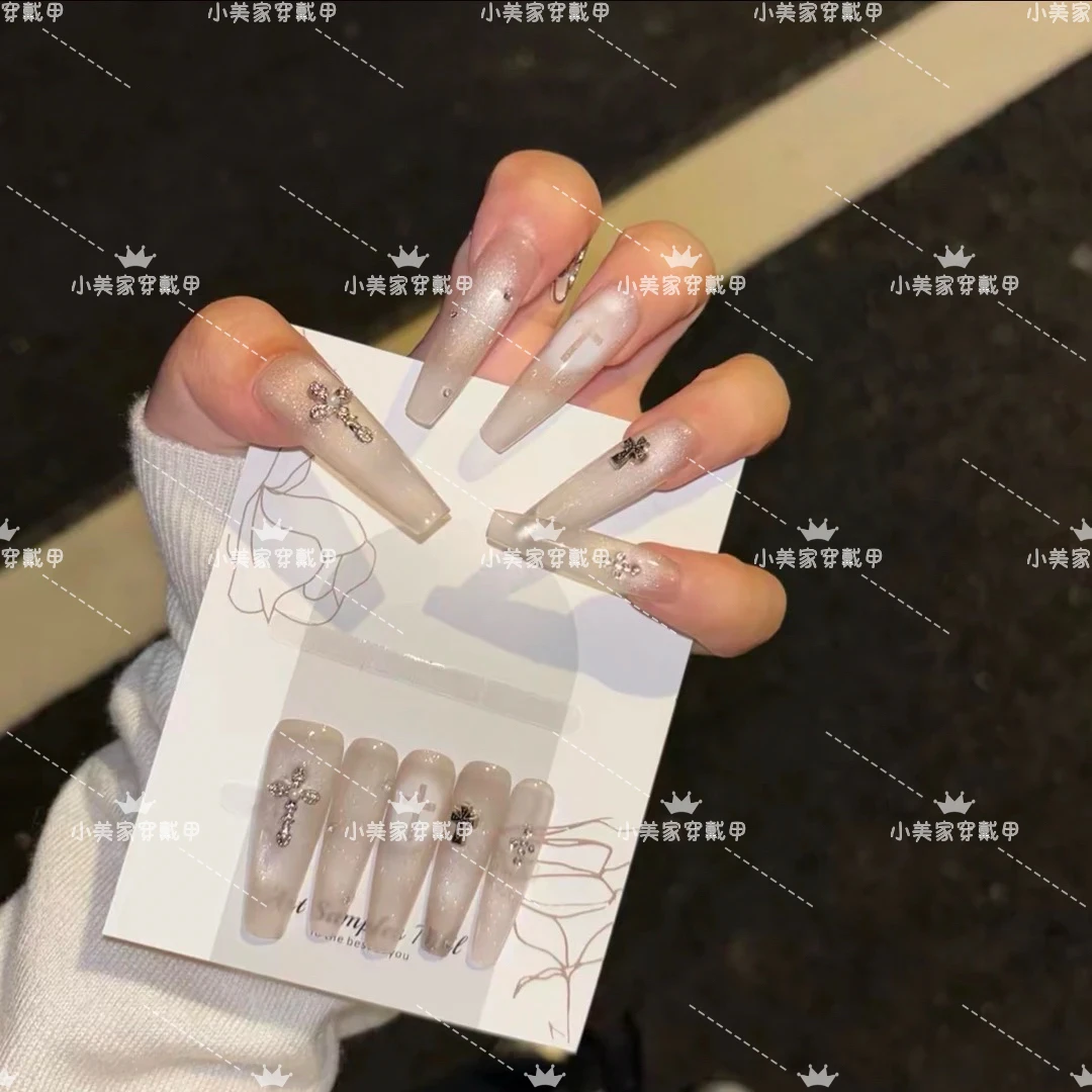 【银色山泉】新款纯手工穿戴甲裸色渐变猫眼长款带钻美甲贴显白百搭