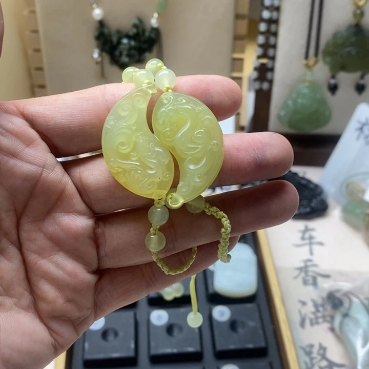 未镶嵌蛇纹石玉颈饰