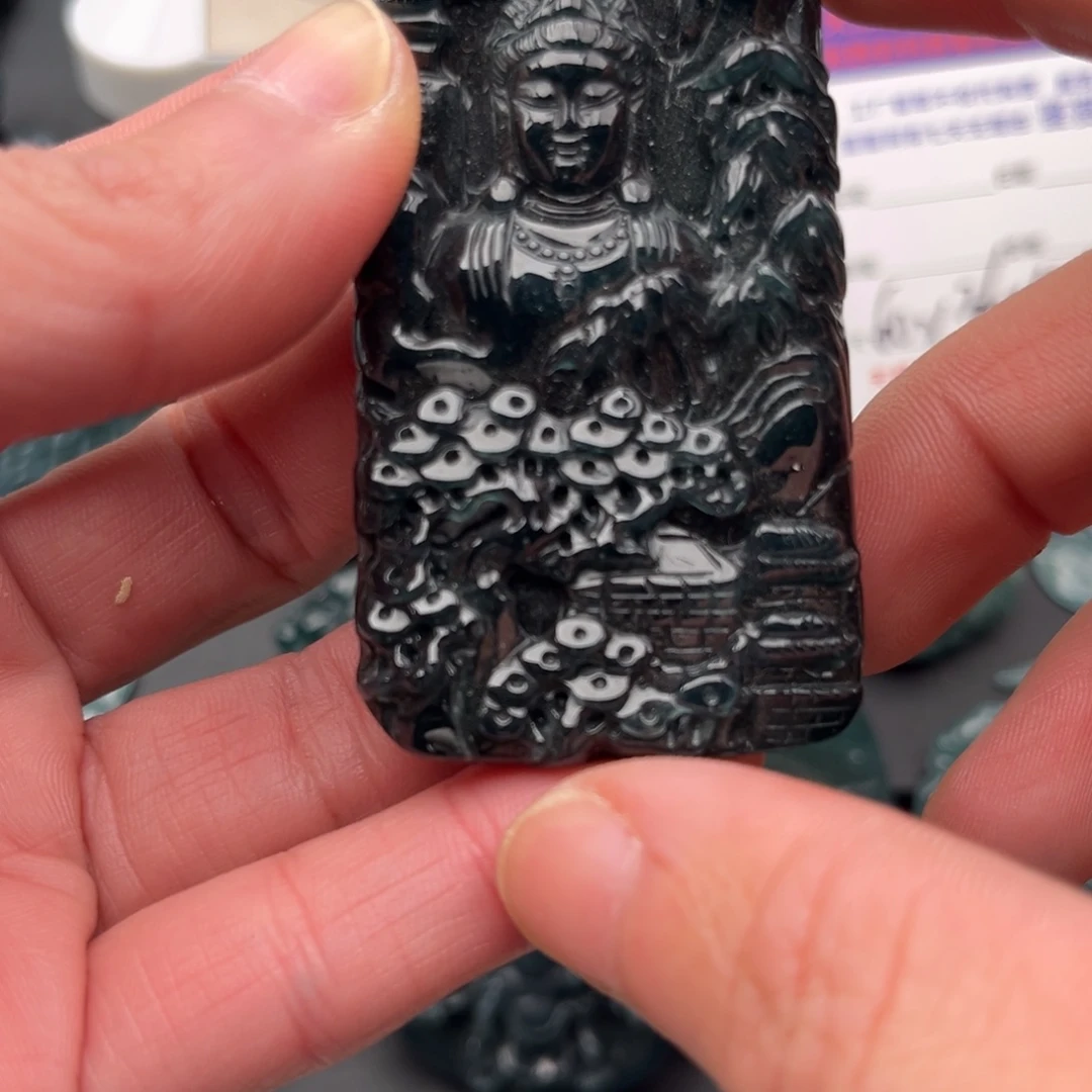 翡翠未镶嵌颈饰观音