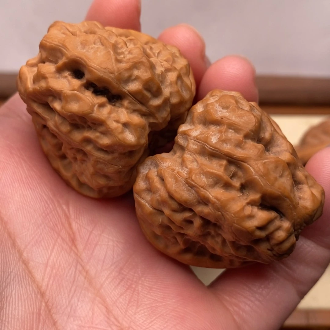 【闪购商品】把件文玩核桃四开背三角边37左右
