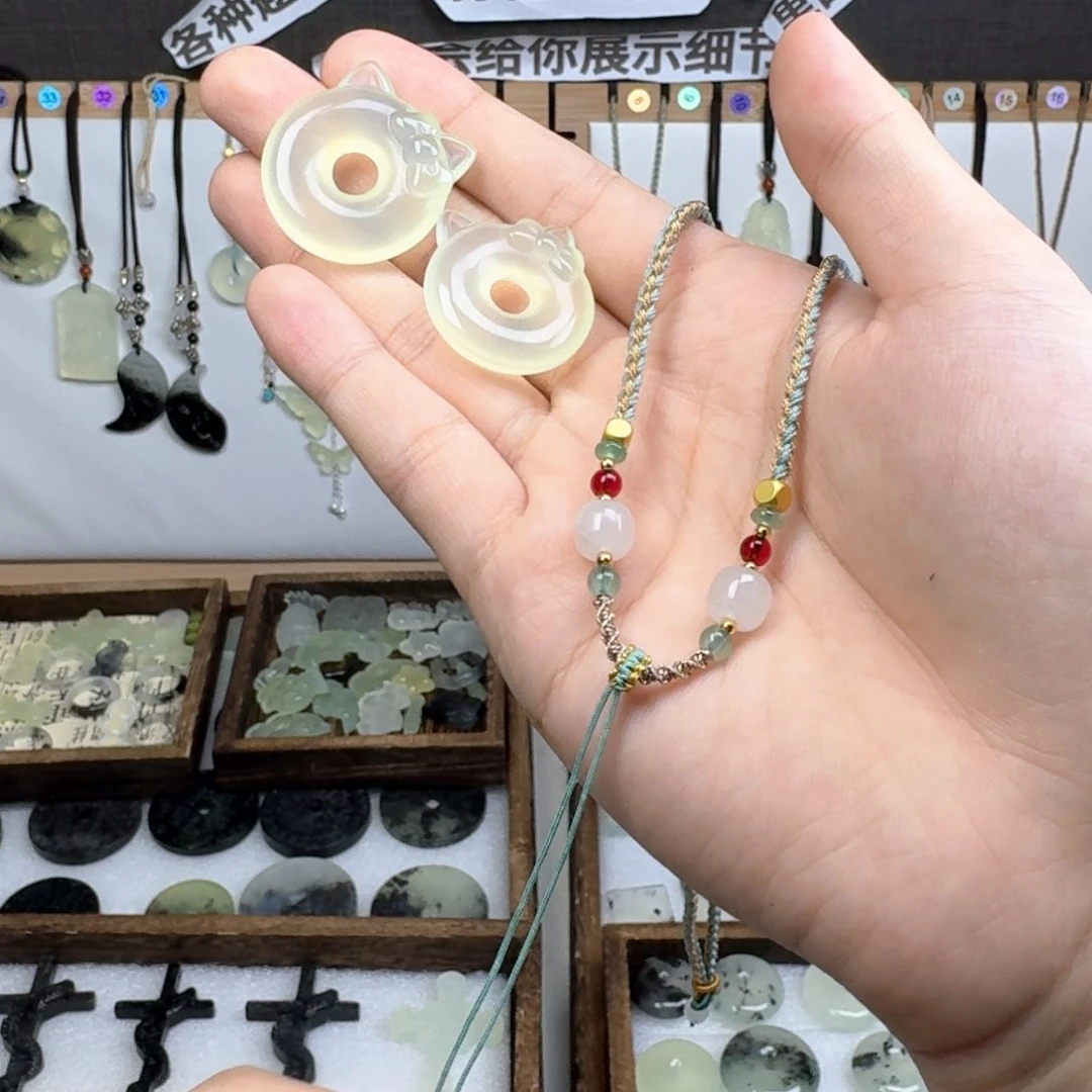 蛇纹石玉吊坠未镶嵌千*结