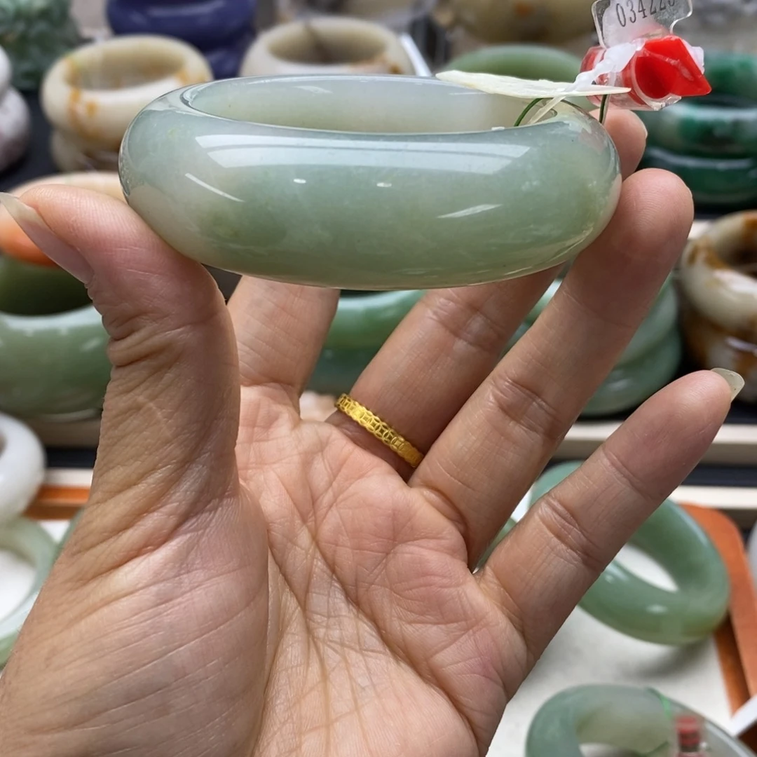 未镶嵌手镯石英质玉