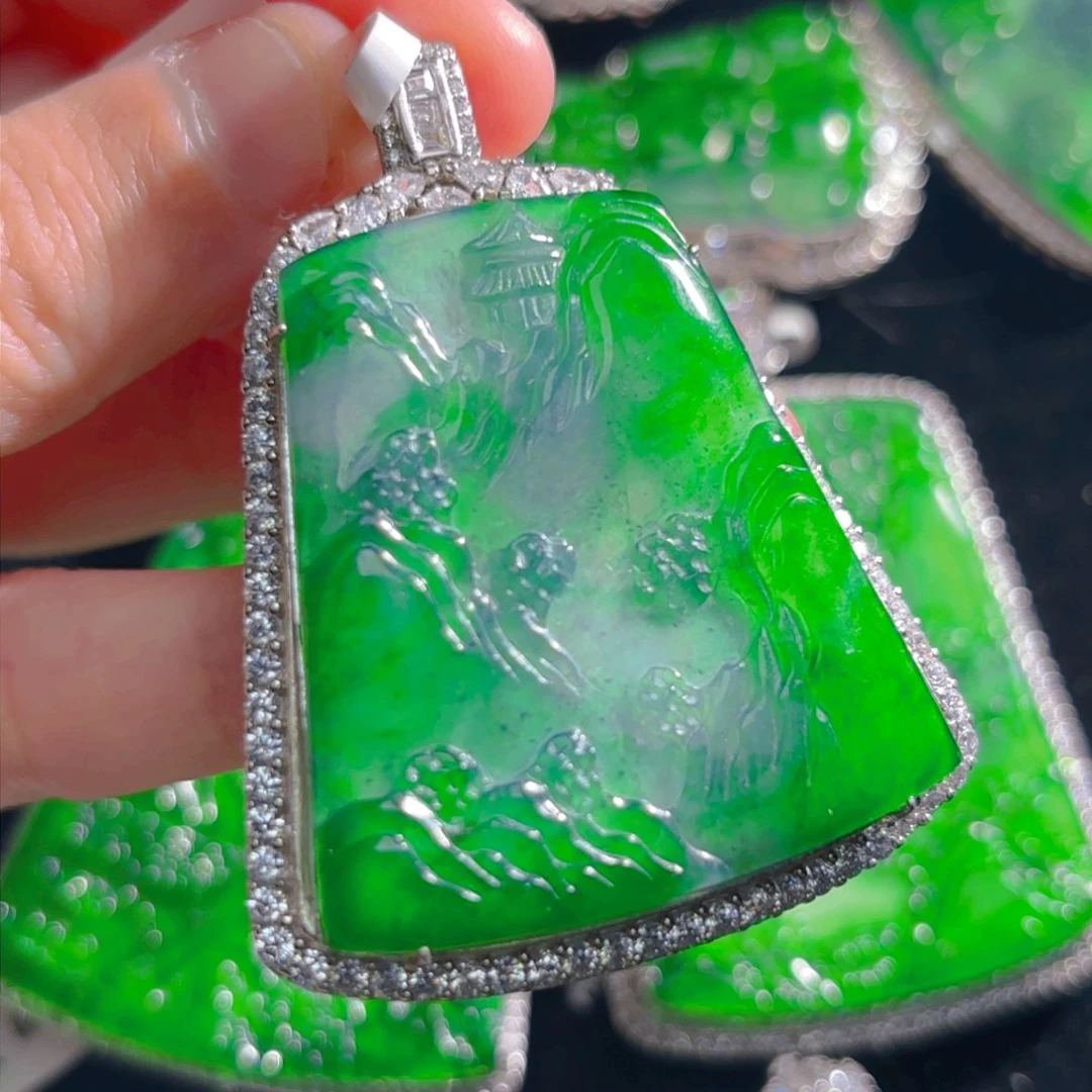 翡翠颈饰银S925镶嵌山水牌