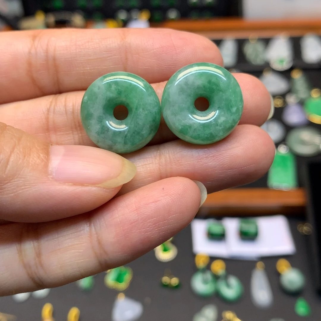 翡翠未镶嵌吊坠(不含链)有纹裂