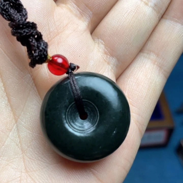 姚***立和田玉未镶嵌颈饰