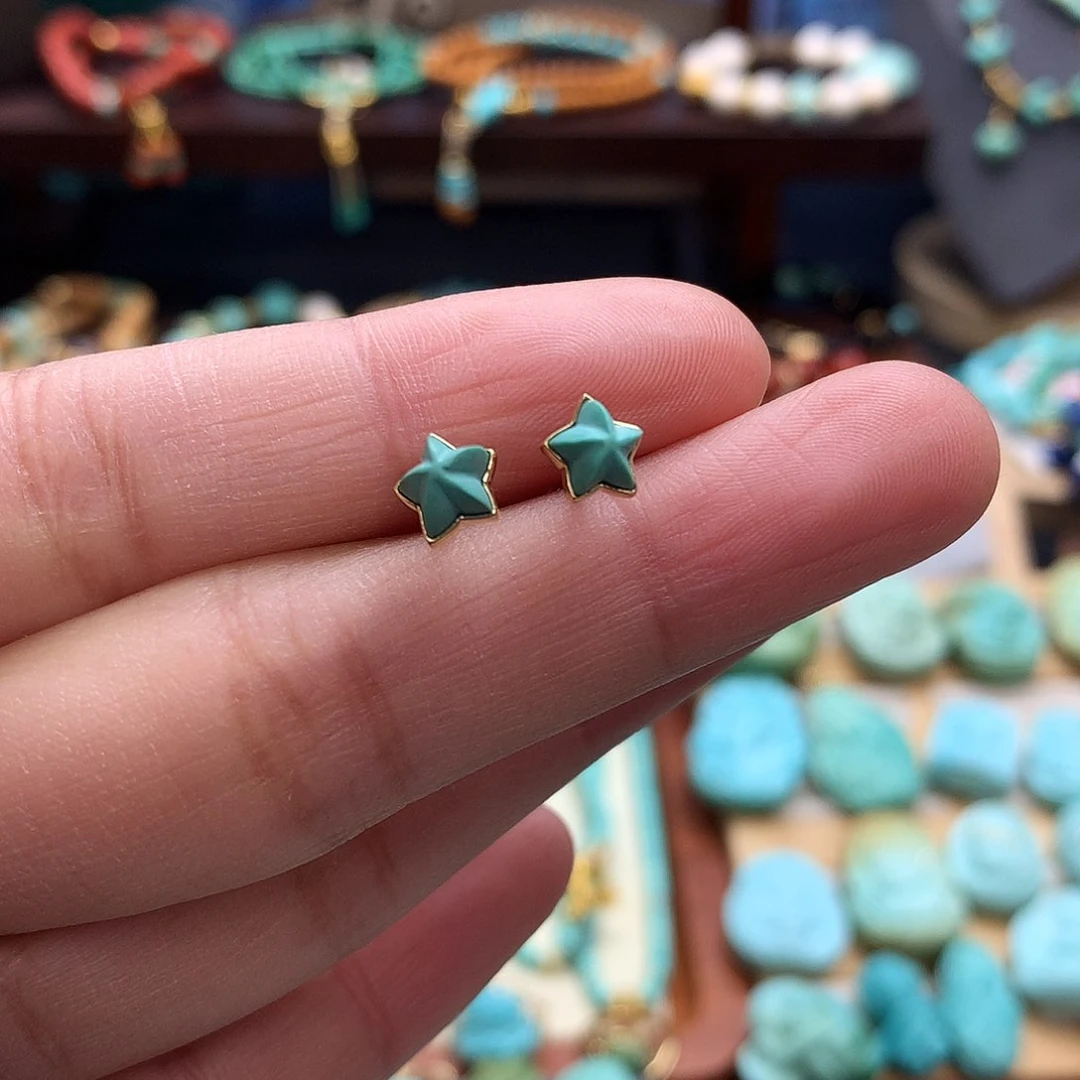 18K金镶嵌绿松石耳饰