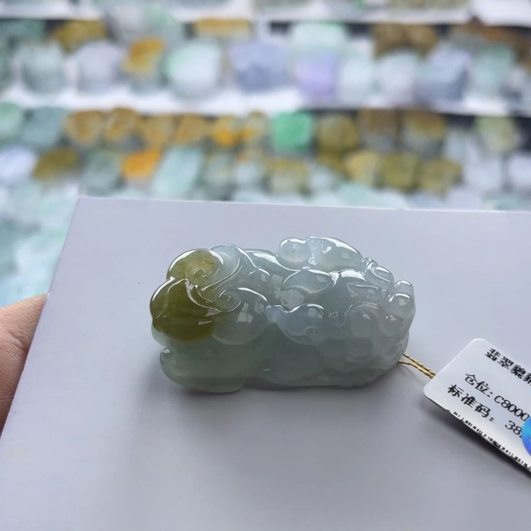 翡翠未镶嵌颈饰貔貅