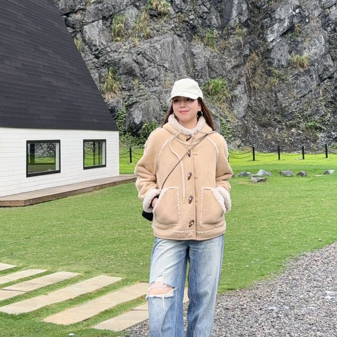 海宁秋冬季新款100羊毛颗粒绒牛角扣帽款休闲百搭保暖女装短外套