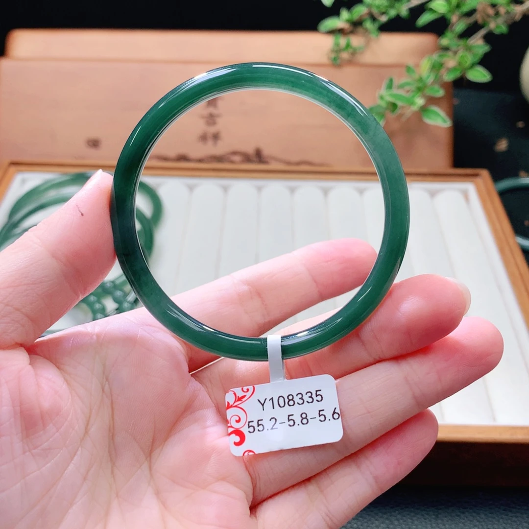 翡翠未镶嵌手镯（圆镯）