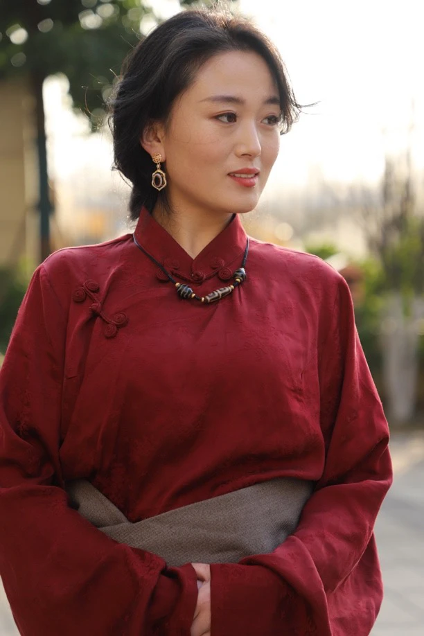 高端女款藏式衬衣，酒红色