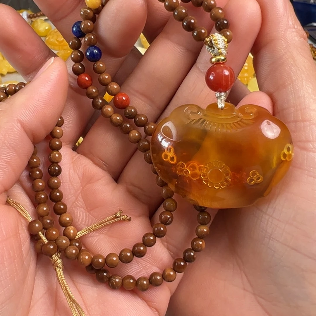 琥珀未镶嵌裸石琥珀