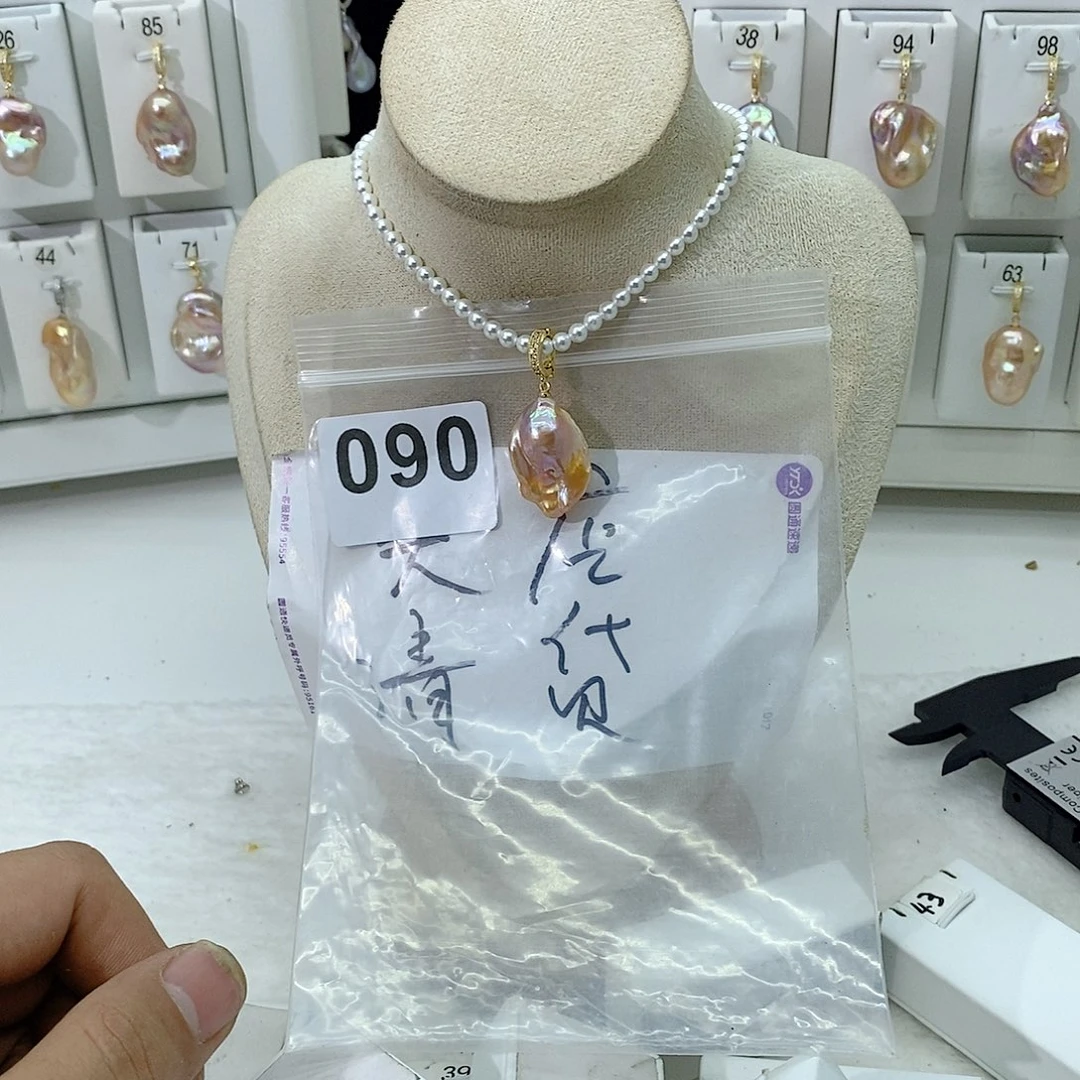 淡水珍珠颈饰合金
