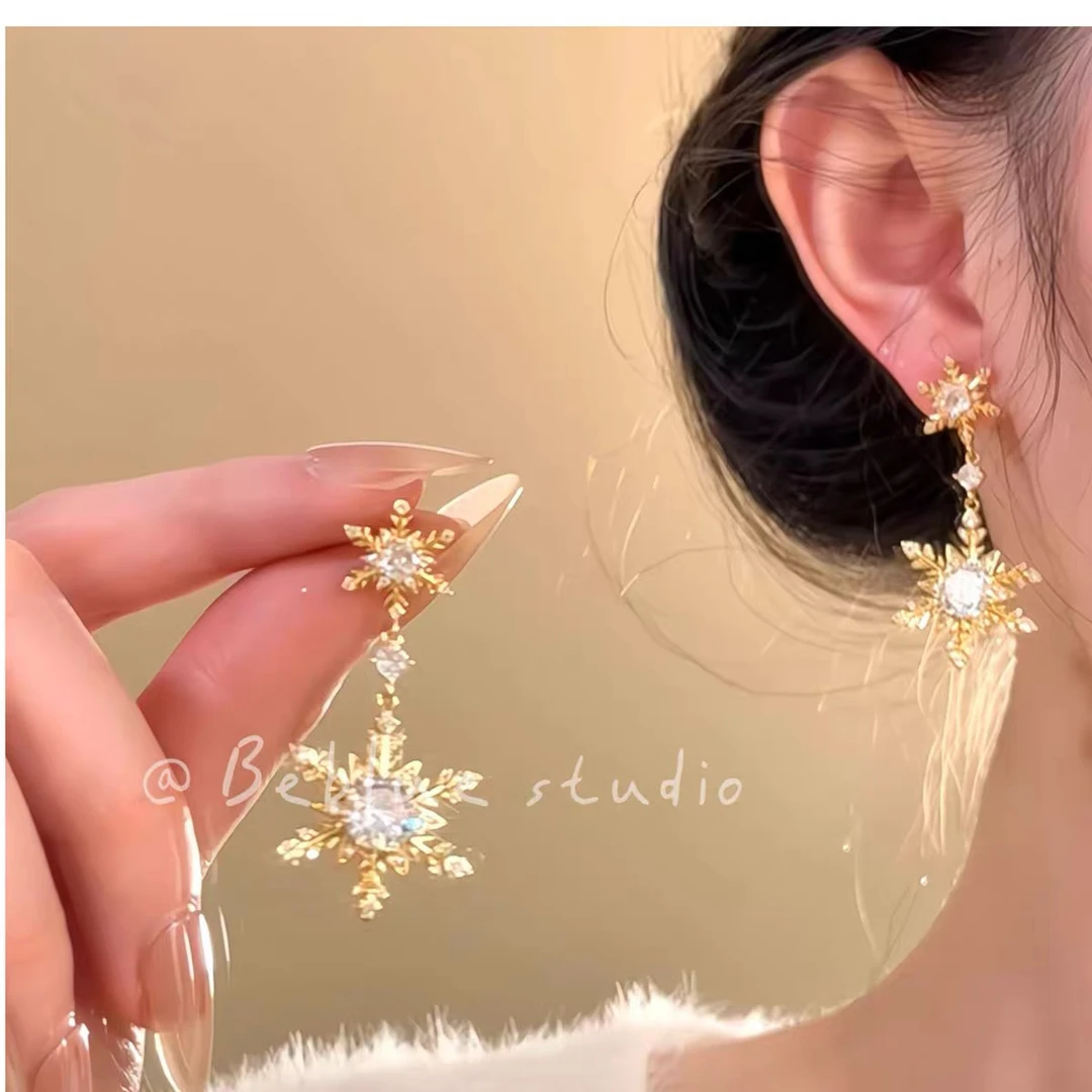 铜合金锆石耳饰 韩系锆石雪花耳钉耳环女秋冬高级感气质耳饰潮
