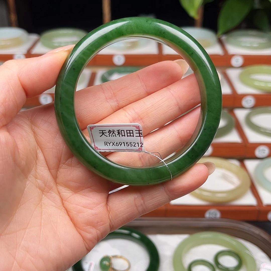 悦***吟和田玉手镯未镶嵌