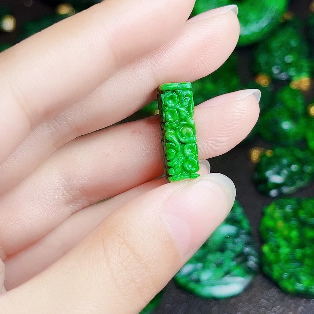 颈饰未镶嵌翡翠多样性