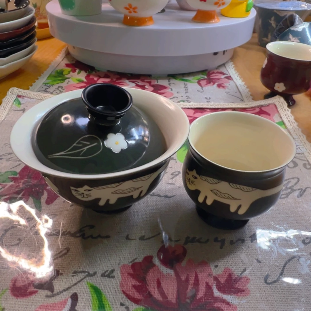 初六的拽猫一碗一杯
