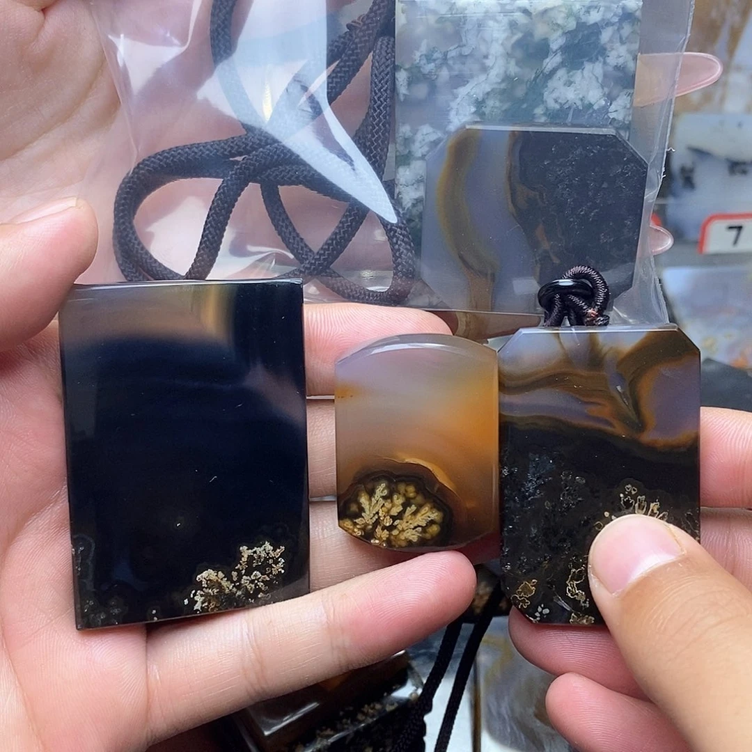 蓝***吗玛瑙/玉髓未镶嵌珠宝半成品