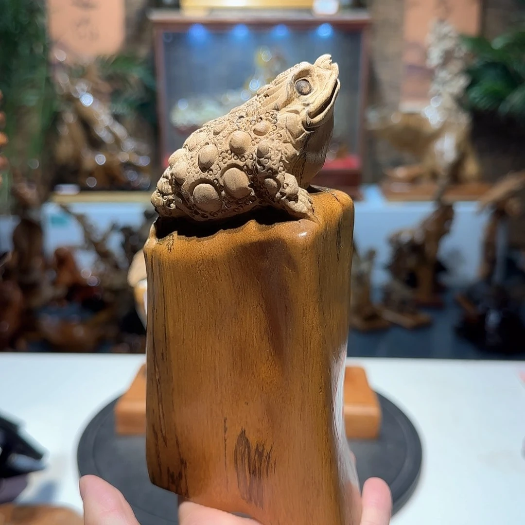 木质类神*金丝楠木摆件