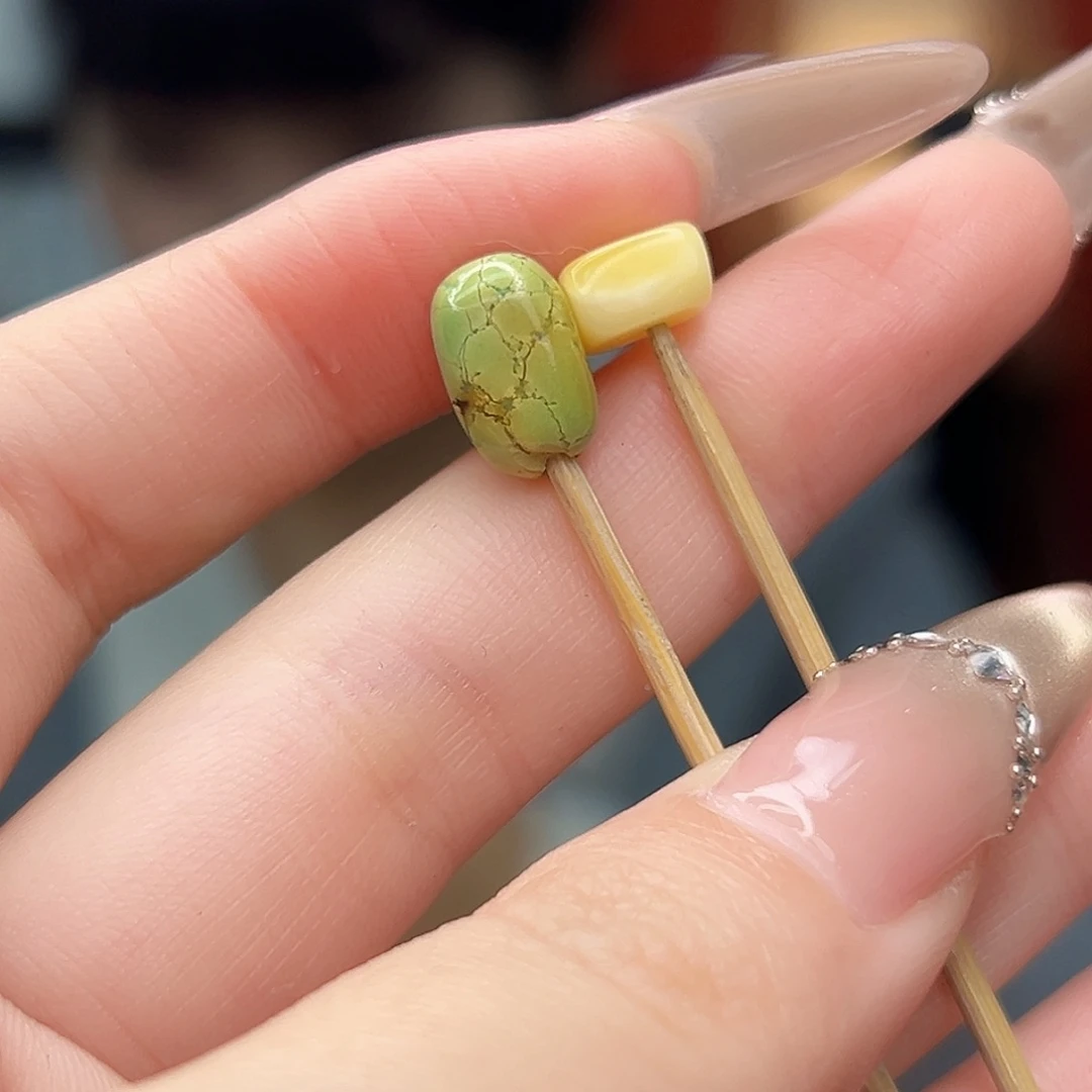 蜜蜡未镶嵌珠宝奇石