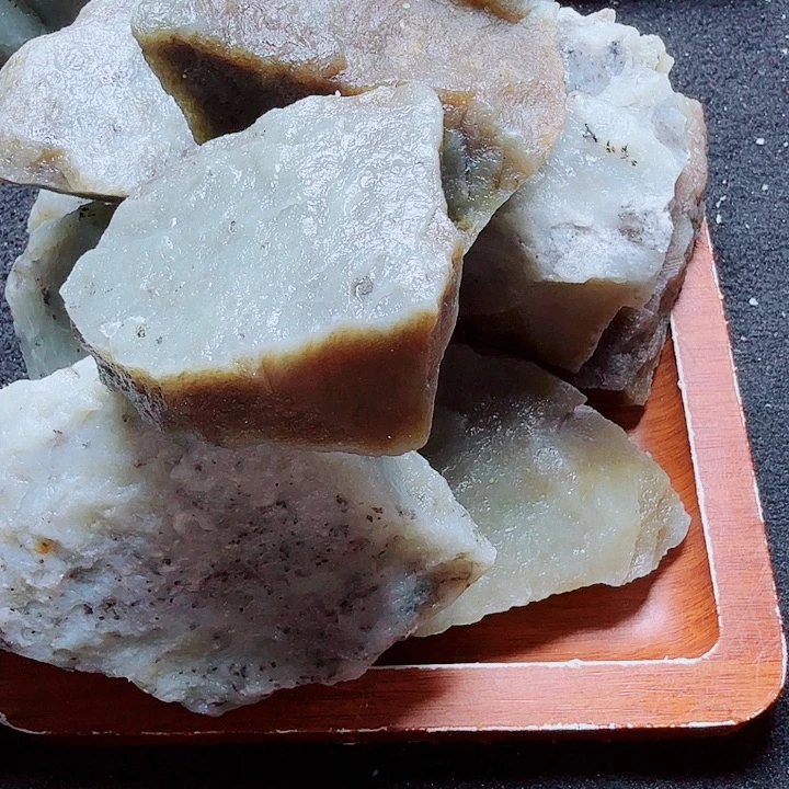 未镶嵌和田玉（糖玉）珠宝半成品