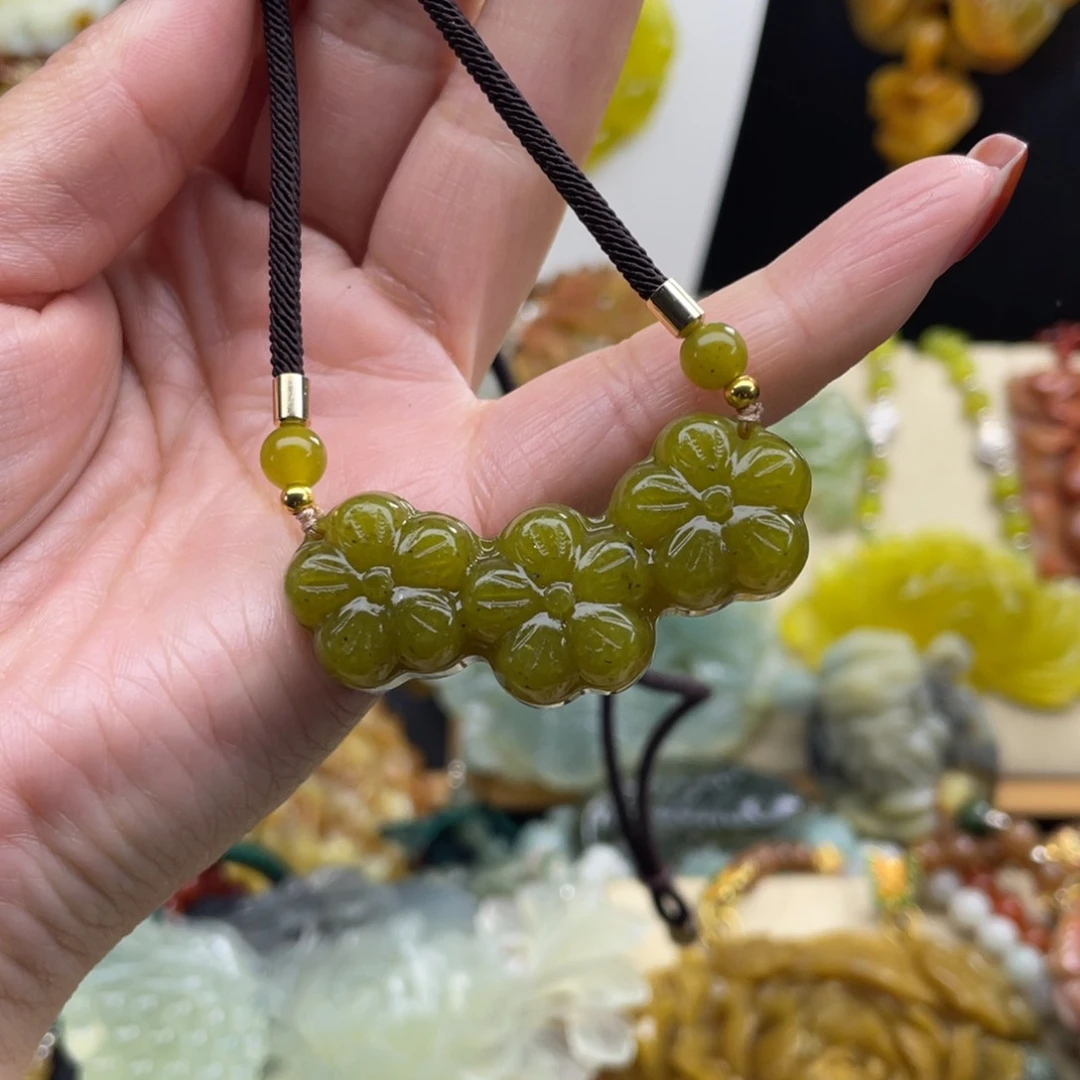未镶嵌蛇纹石玉颈饰