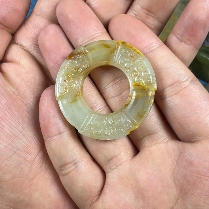 遇***巷和田玉未镶嵌挂件