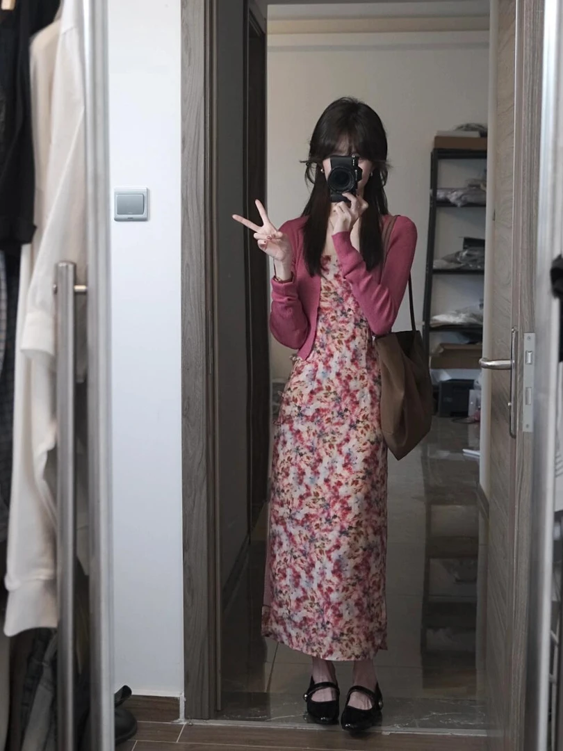 2025秋季新款气质开衫粉色碎花吊带连衣裙女绝美气质度假风两件套