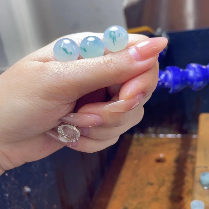 火***山定制翡翠未镶嵌边角料