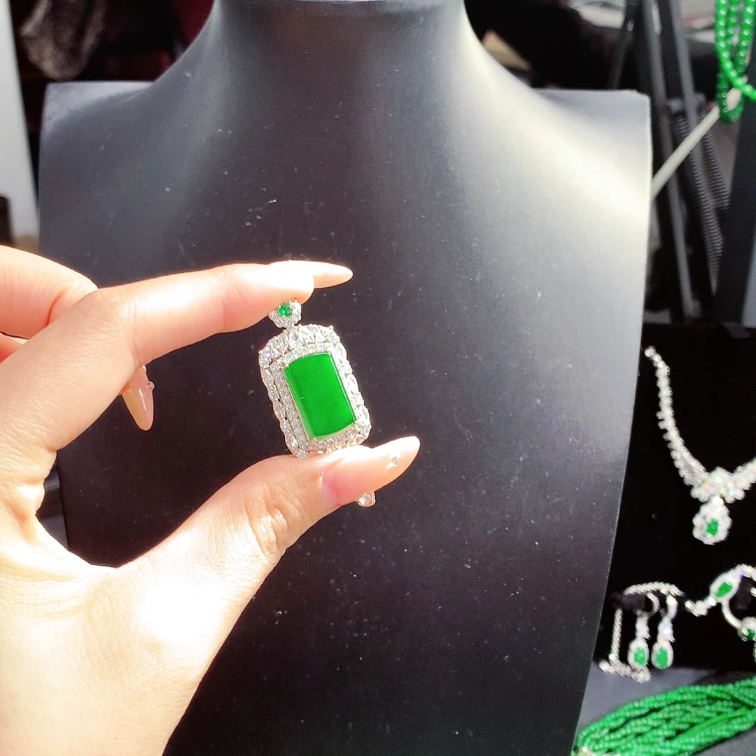 翡翠手链未镶嵌翡翠