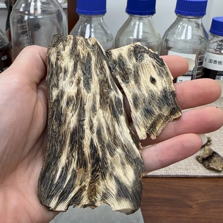 沉香沉香碎屑块料11.7g