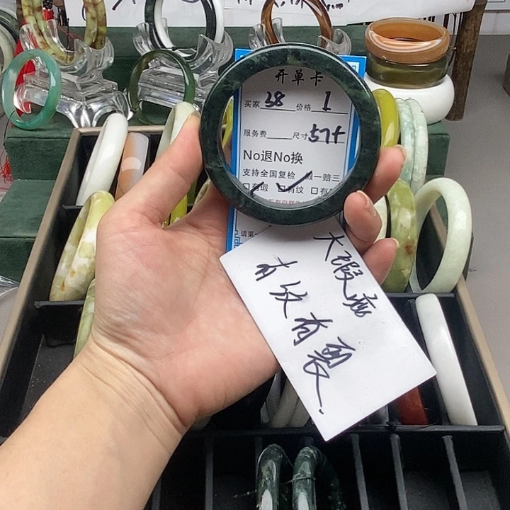 蛇纹石玉未镶嵌手镯