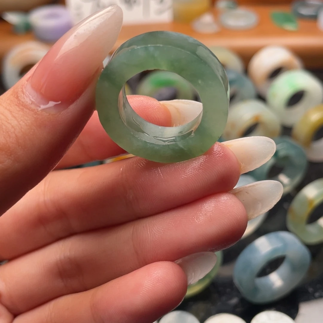 未镶嵌定制翡翠晴绿