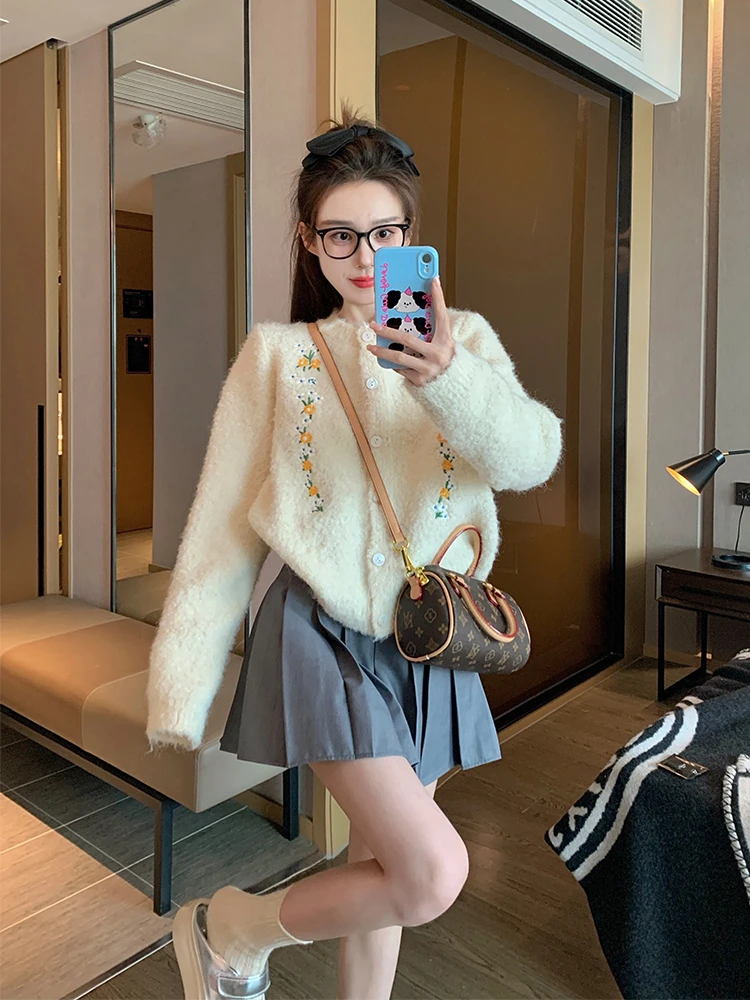 毛绒绒刺绣法式毛衣外套女2025新款冬季加厚软糯慵懒打底针织开衫