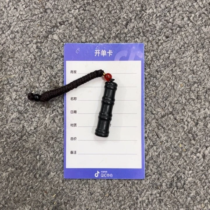 和田玉未镶嵌颈饰泳*