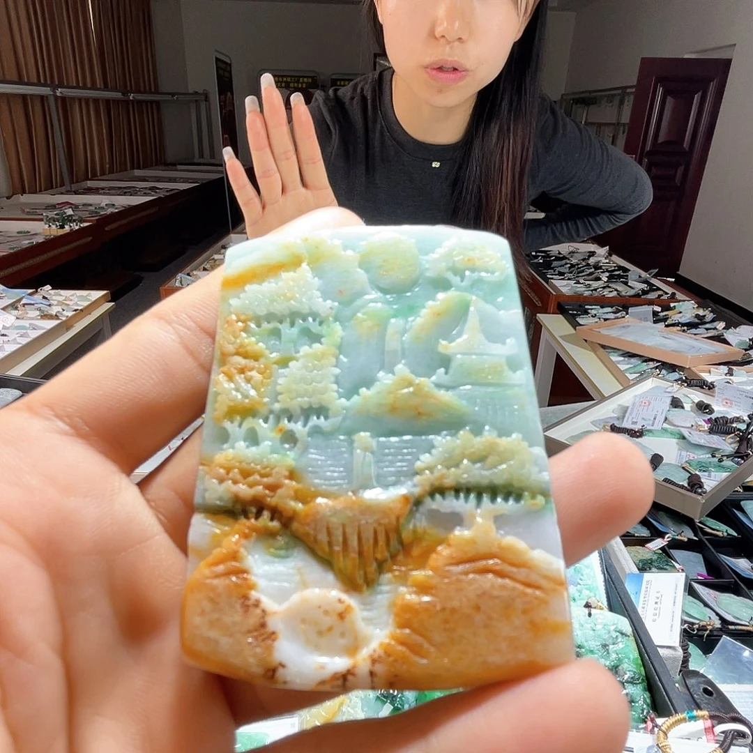 翡翠未镶嵌颈饰一