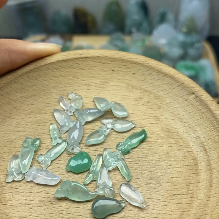 颈饰未镶嵌翡翠小滴溜一个