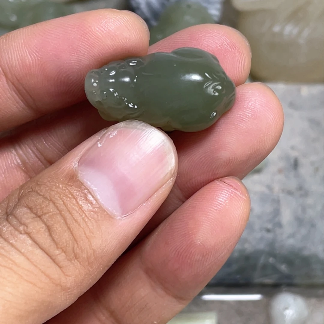 颈饰未镶嵌和田玉果**你
