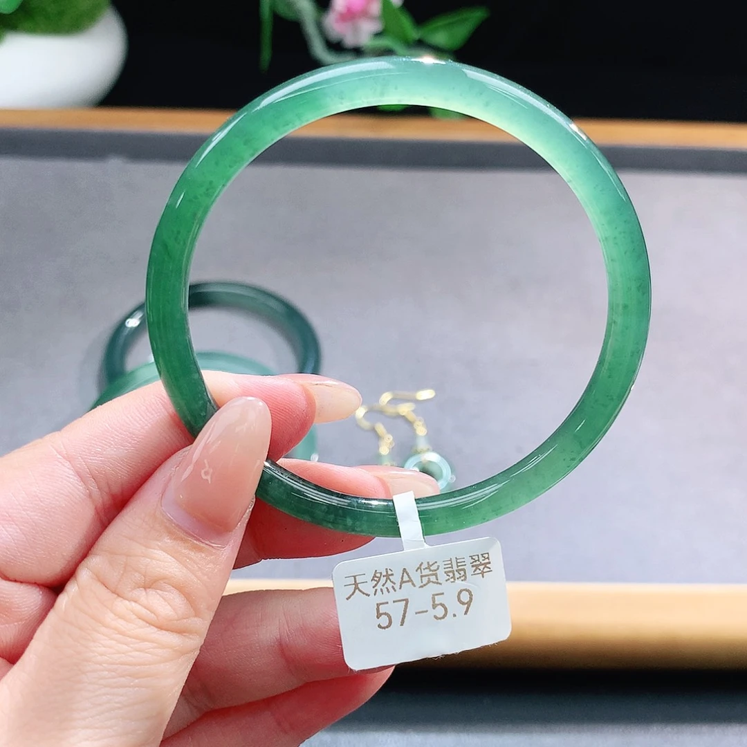 未镶嵌手镯（圆镯）翡翠