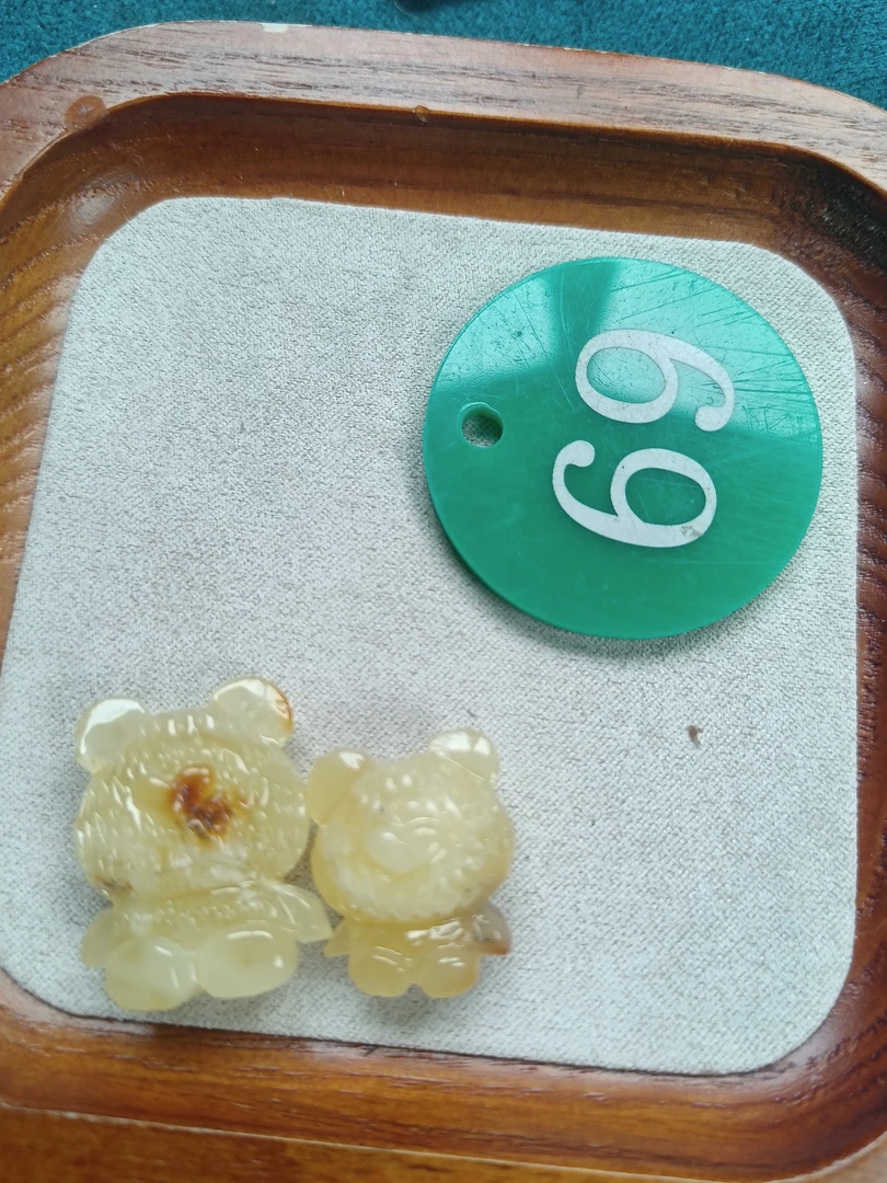 天然原矿蜜蜡小熊微瑕