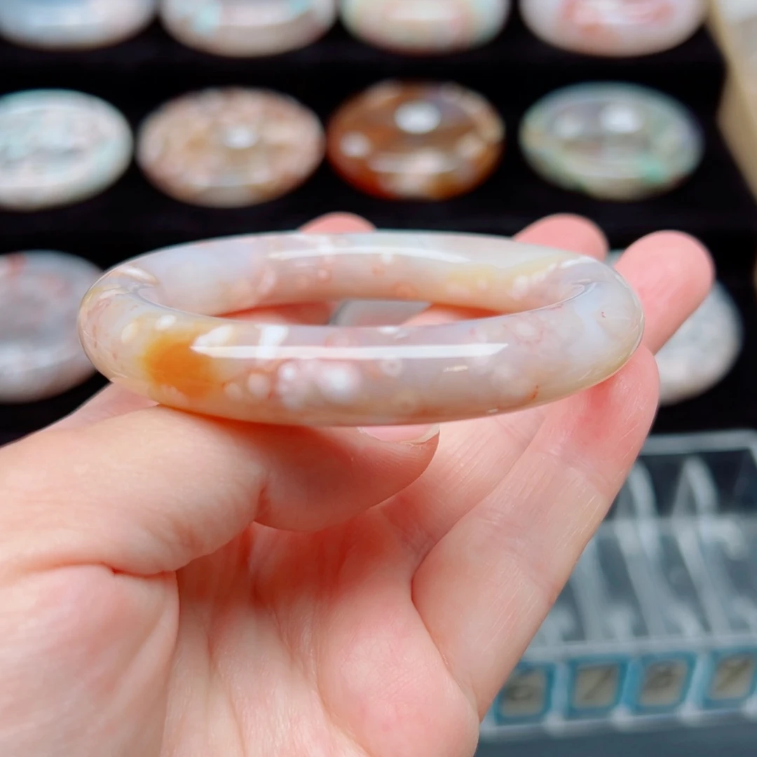 玛瑙/玉髓手镯未镶嵌55