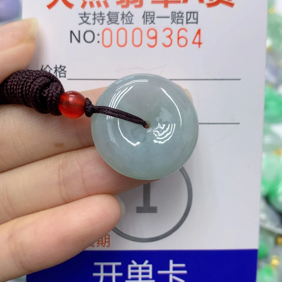 翡翠未镶嵌颈饰平安扣