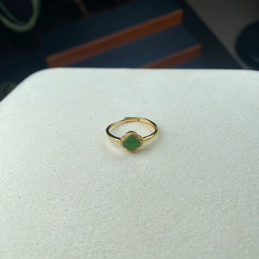 天然和田玉精美戒指