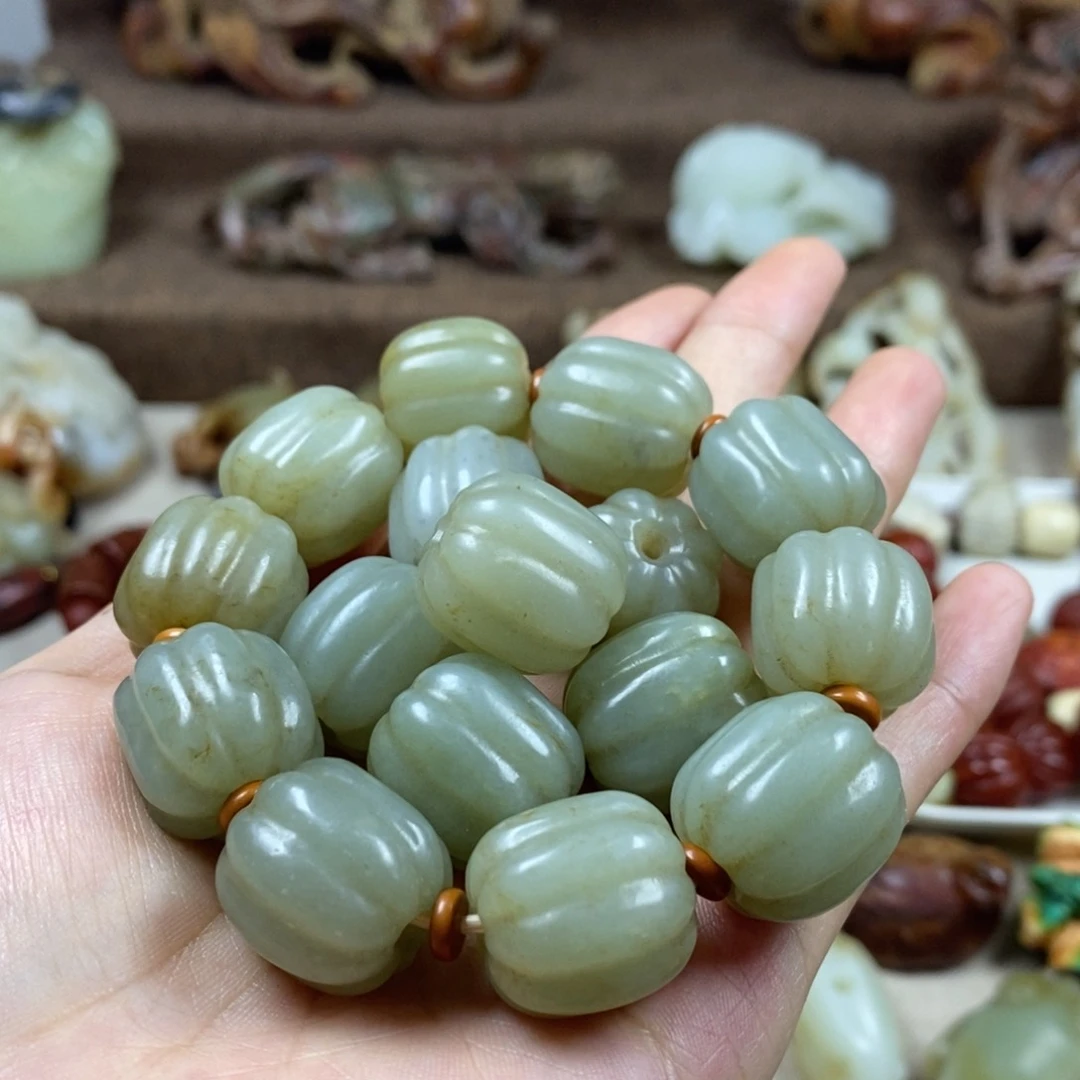 和田玉未镶嵌挂件云***哥