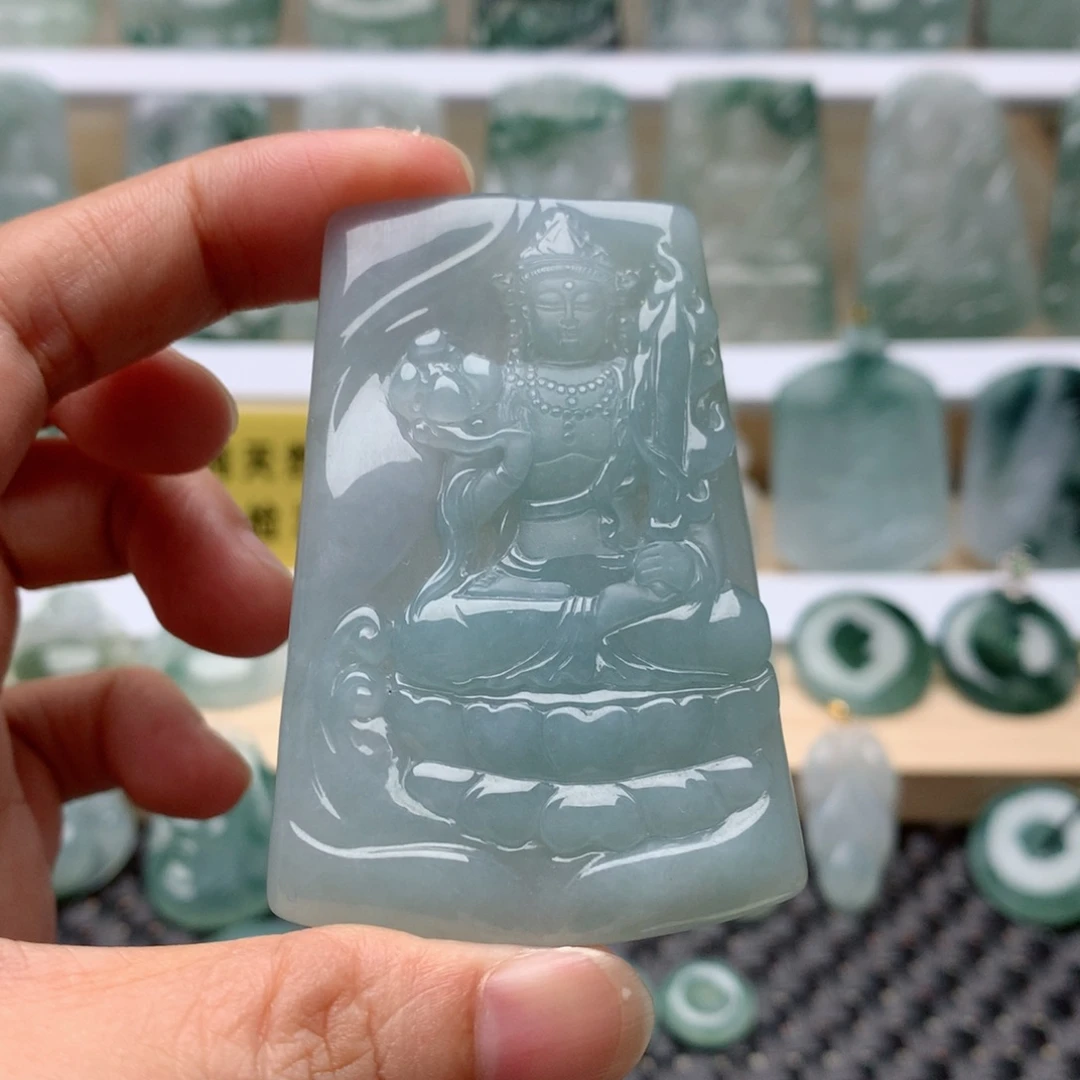 翡翠未镶嵌颈饰虚空藏